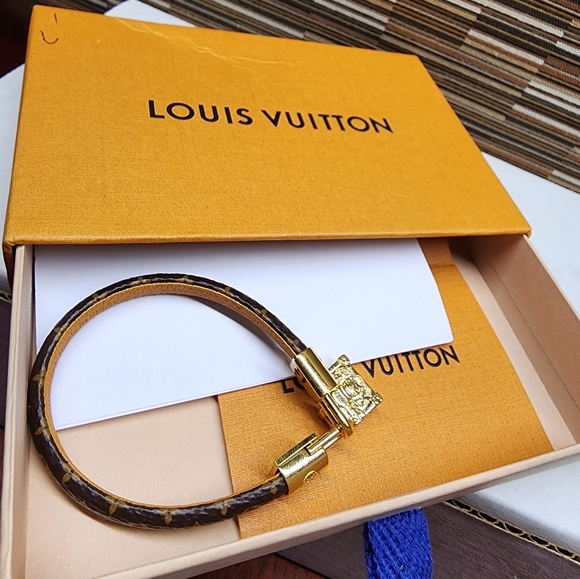 NEW Louis Vuitton Monogram Petite Trunk Charm Bracelet - Picture 5 of 5